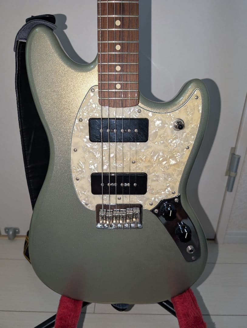 mustang fender mexico 変色したシルバーエレキギター
