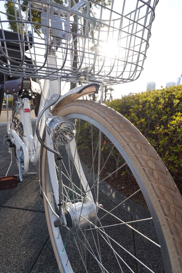【手渡し限定】シティサイクル ホワイト 前カゴ・チャイルドシート付き