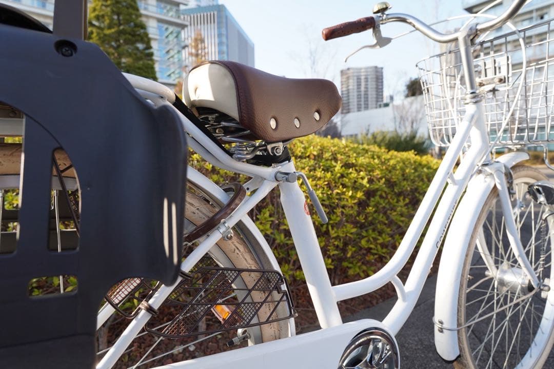 【手渡し限定】シティサイクル ホワイト 前カゴ・チャイルドシート付き