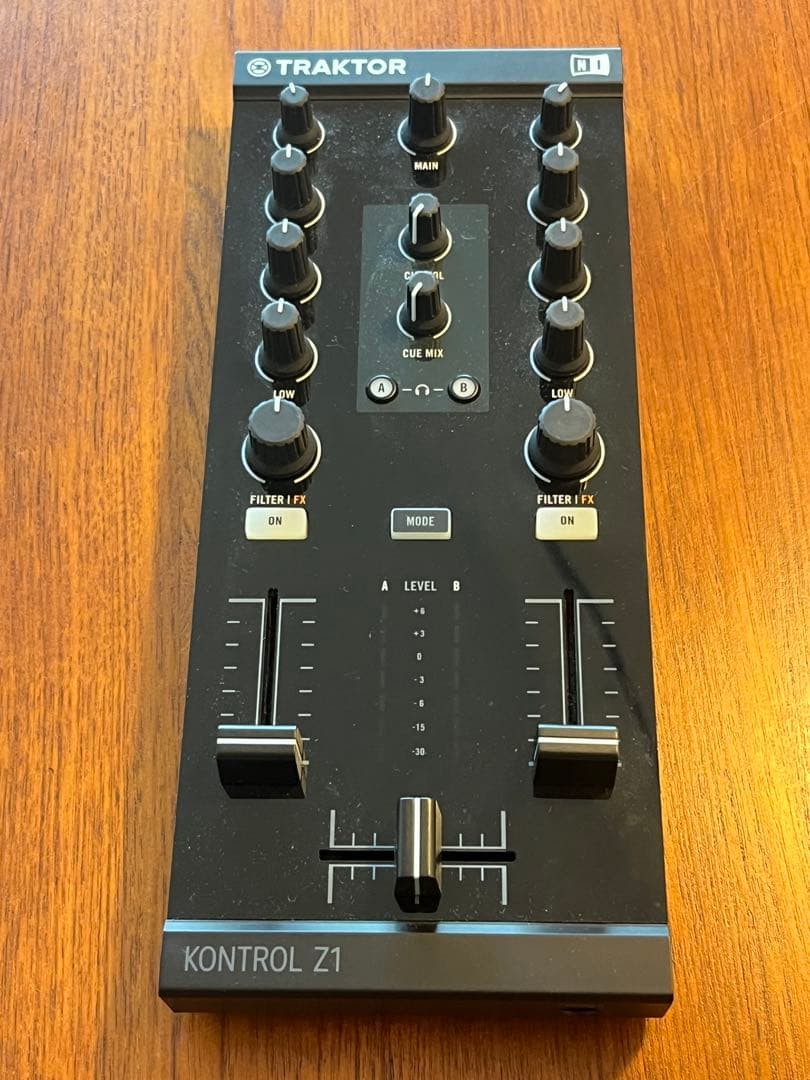 TRAKTOR KONTROL Z1 DJコントローラー　専用バッグ付き