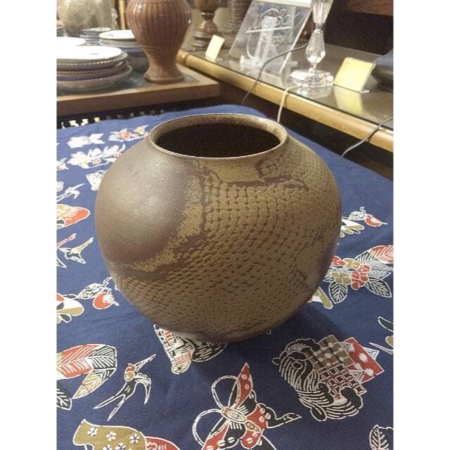 セール！・ 里見焼き　花瓶　網紋様