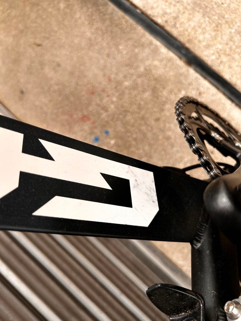 GRAYロードバイク ブラック アルミニウム製 3本スポーク