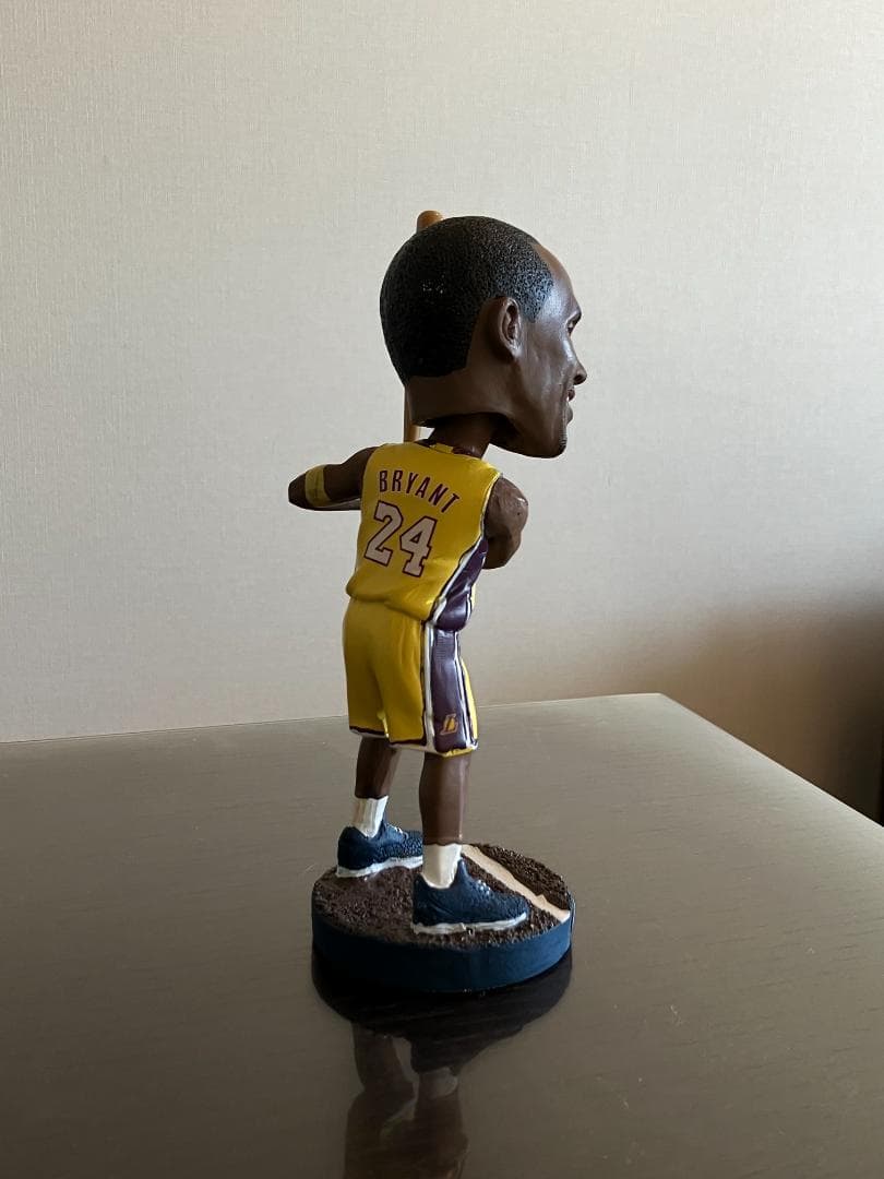 【新品、バッジ付き】コービー・ブライアント ボブルヘッド/ドジャースバッジ付