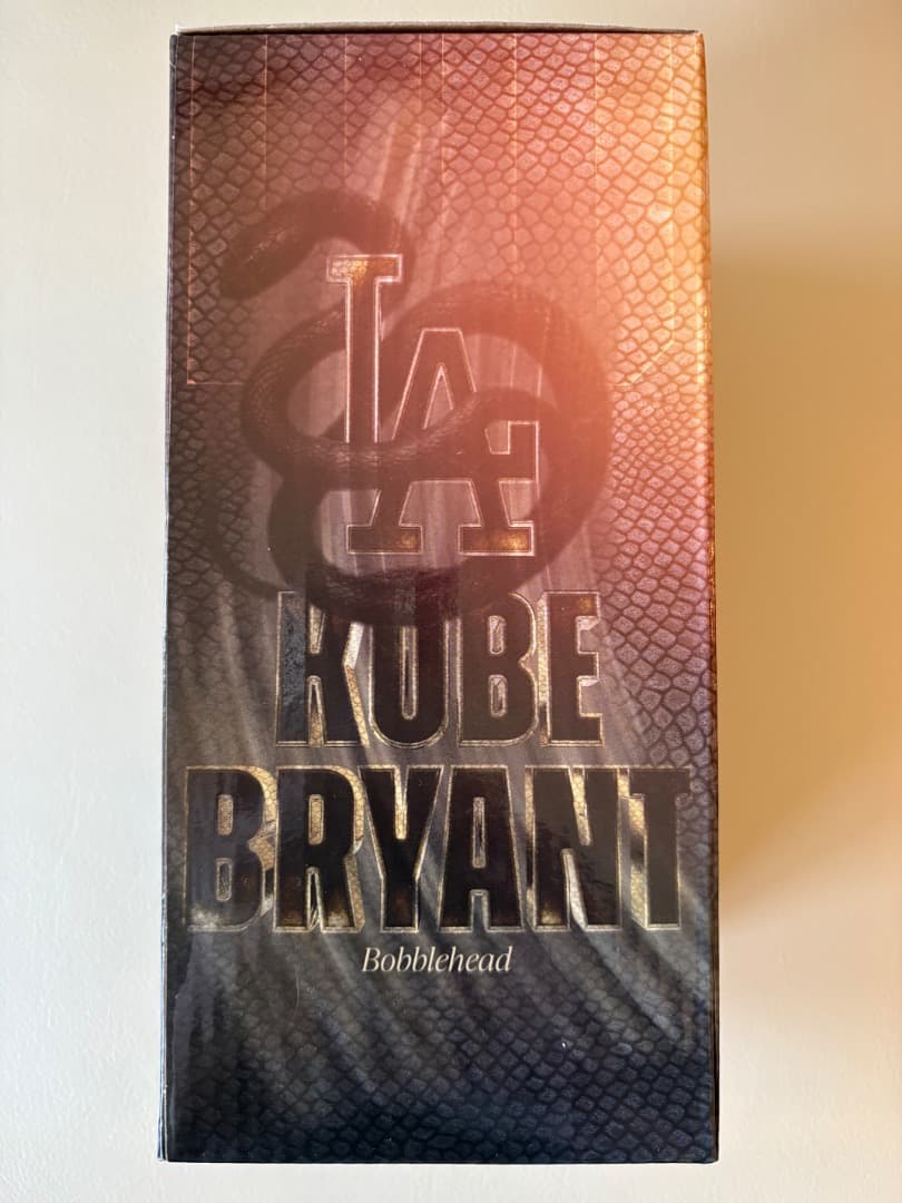 【新品、バッジ付き】コービー・ブライアント ボブルヘッド/ドジャースバッジ付