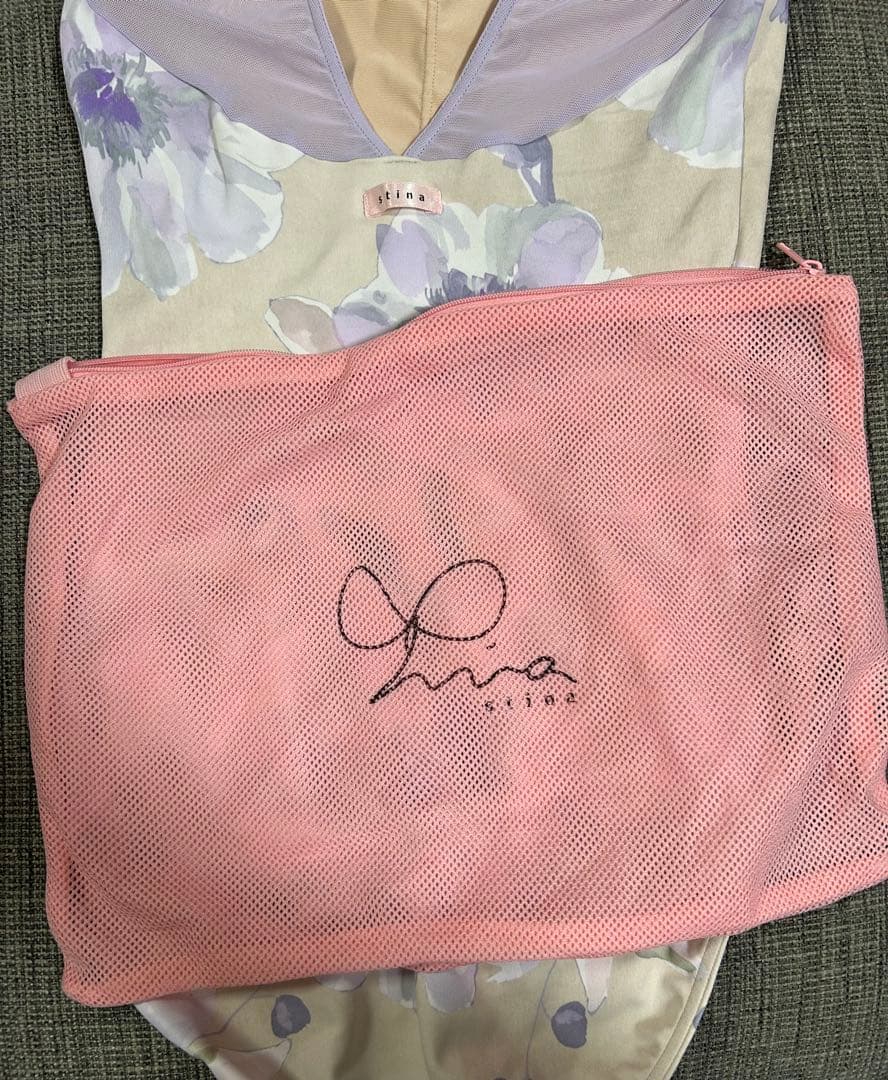 【新品未使用】stina 花柄 スリーブ付きレオタード
