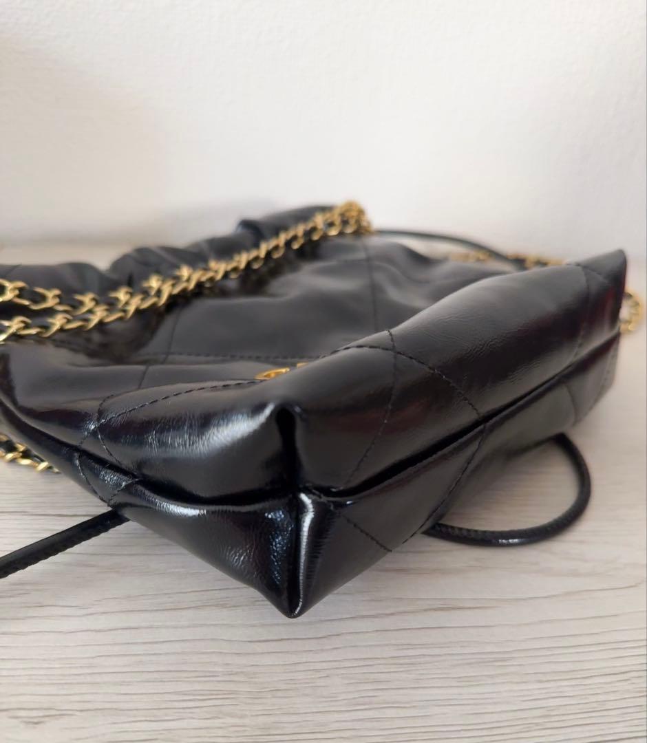 CHANEL ブラックレザー ノベルティ ショルダーバッグ 22