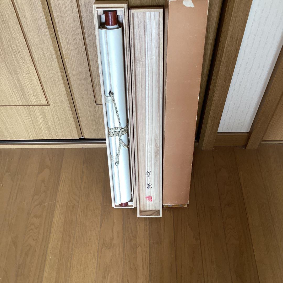 《　翠　堂　筆》　彩色花鳥画　絹本掛軸　【　四季花之図　】共箱522