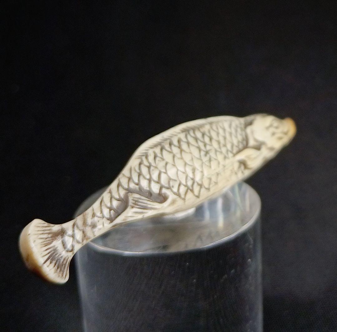 鯨歯彫 型彫 根付「川魚 」江戸時代 珍しい題材