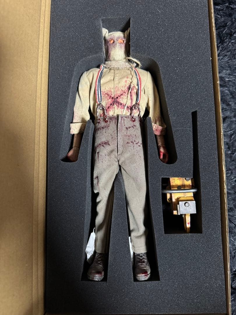 Hot Heart 1/6 バイオハザード ガナードチェンソー ホットトイズ