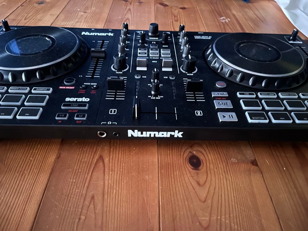 Numark Serato DJコントローラー