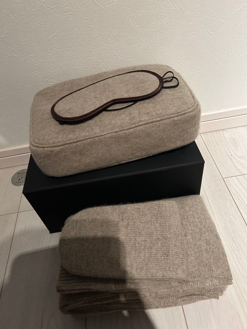 リシャールミル　トラベルポーチ　ブランケット、アイマスク、靴下セット