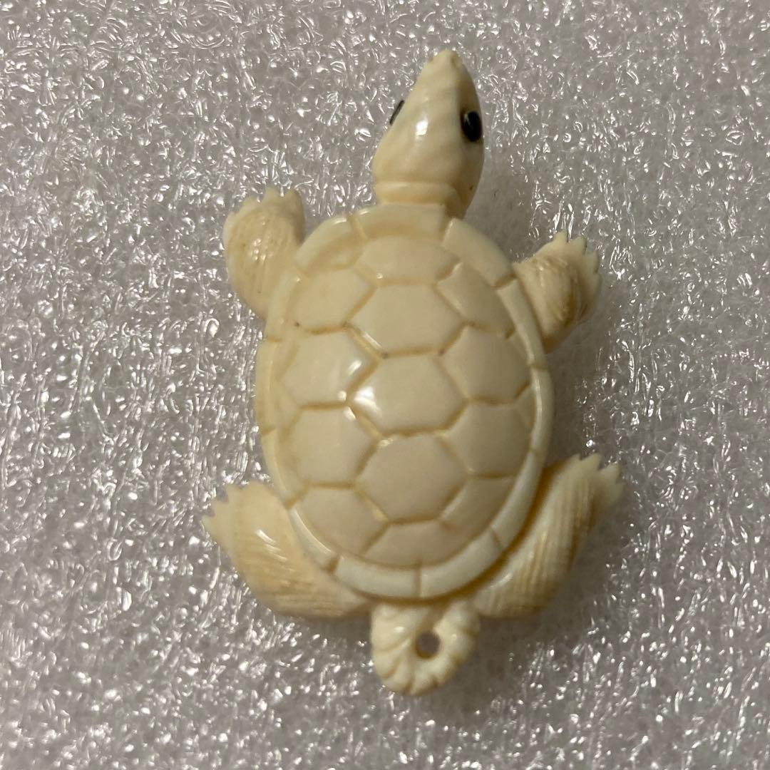 極上天然素材　亀　彫刻　根付　提げ物