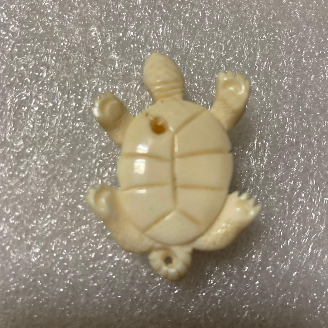 極上天然素材　亀　彫刻　根付　提げ物