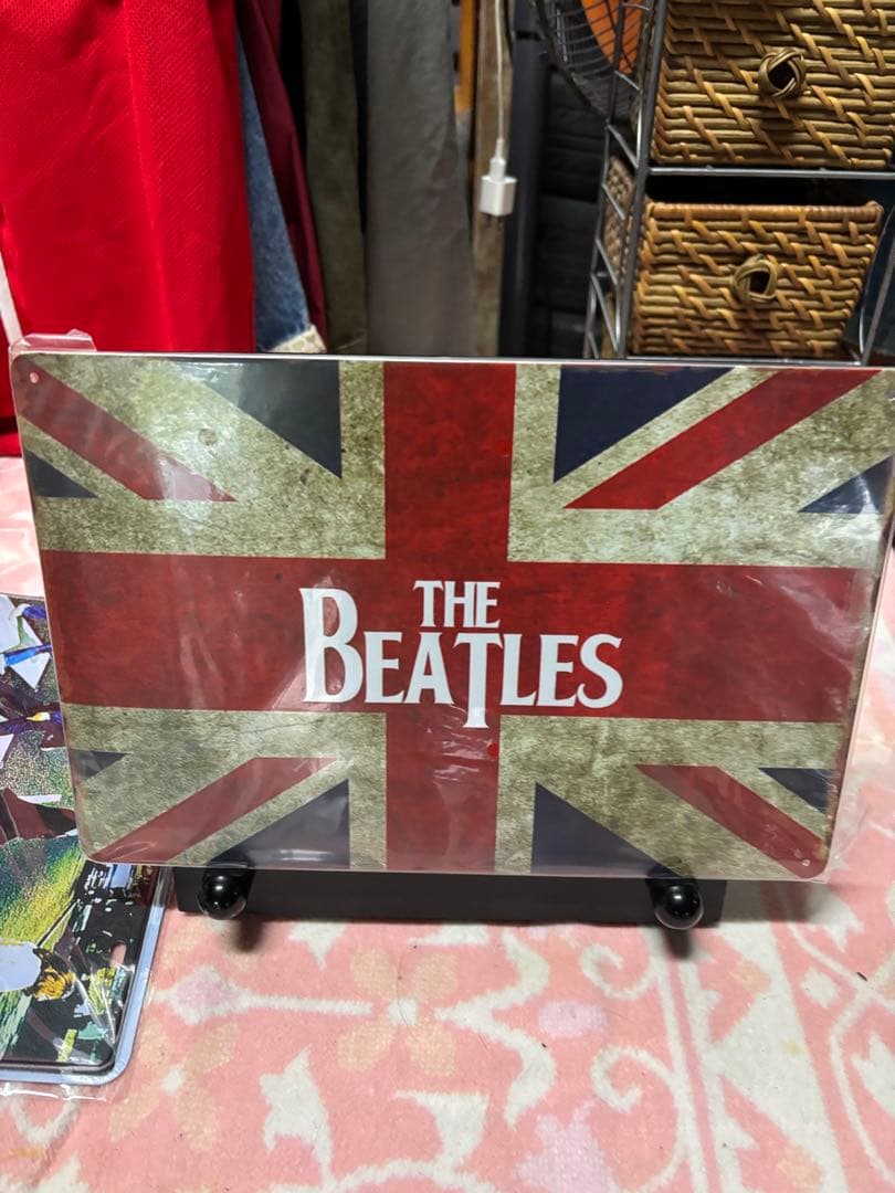 The Beatles レコードボックス 未開封と盾とプレート５枚