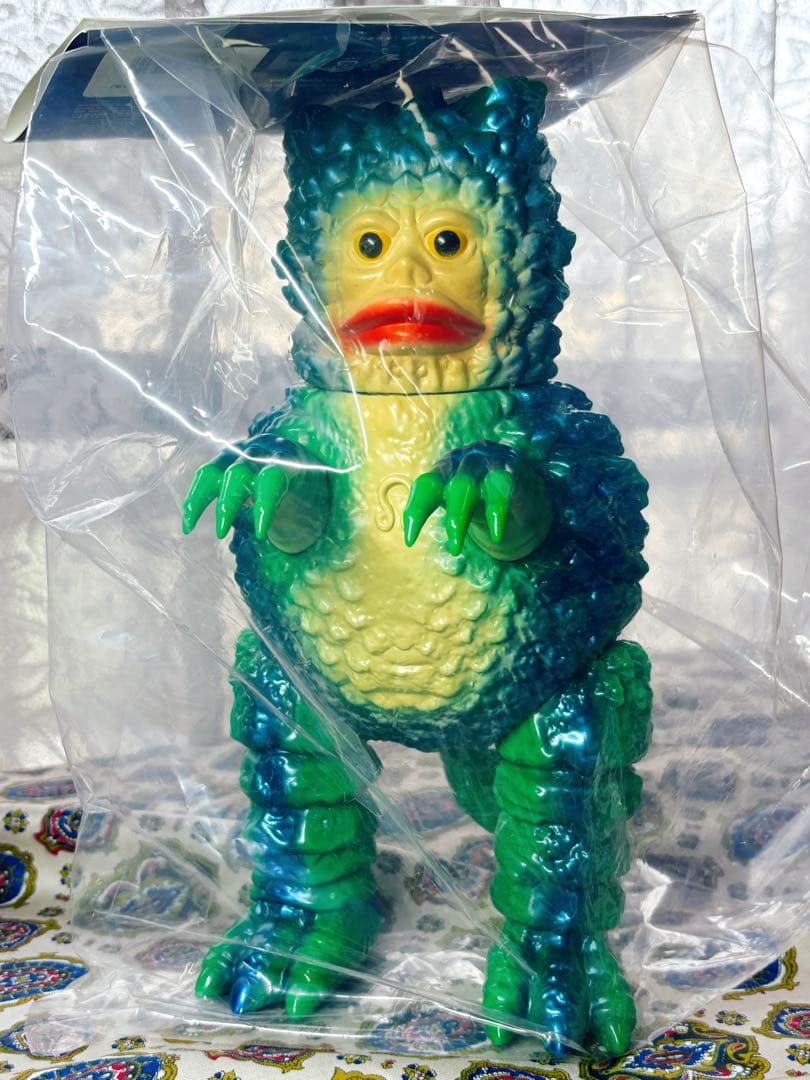 安楽安作製　メディコムトイ　ソフビ　ガラモンの逆襲（β版）