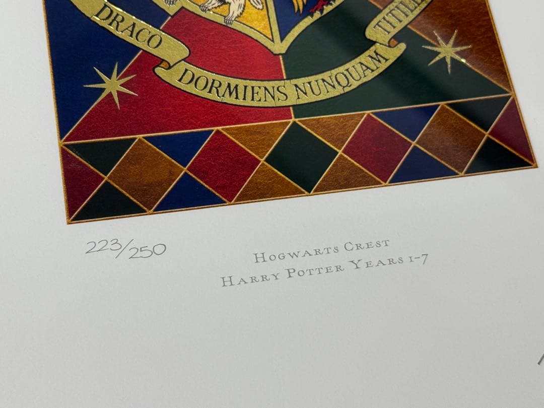 【世界限定250枚】ハリーポッターホグワーツ紋章 アートプリントミナリマサイン付