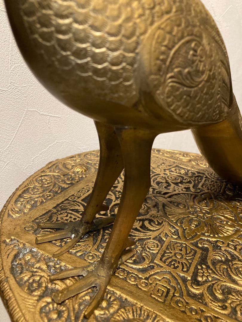 ブラス、真鍮製 孔雀の彫刻