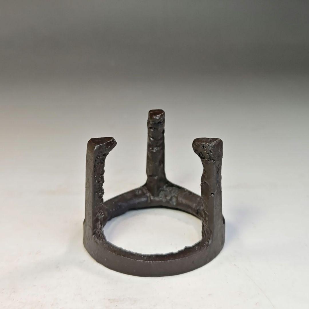 イ525 蓋置『釜師　菊池政光』『鉄製　五徳　蓋置　共箱』茶道具