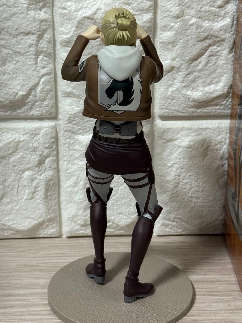 一番くじ　進撃の巨人　B賞アニ　壁の外の世界