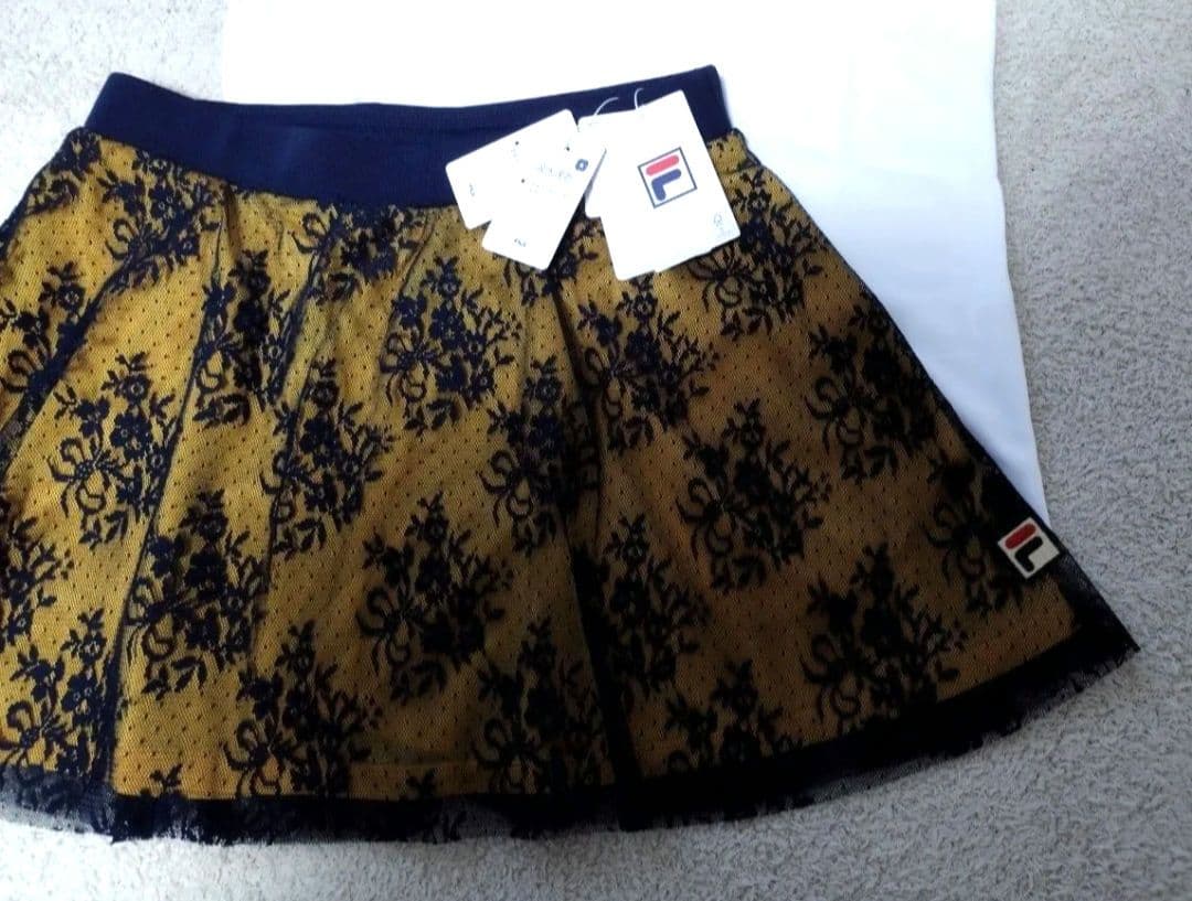 大人可愛い　S新品FILA　フィラ テニス・バドミントンウェア スコート レース
