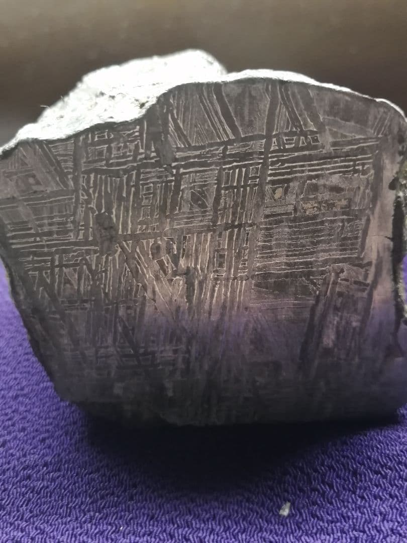 ★【Shoukai】『アルタイ隕石』鉄隕石　本物原石 818g　 隕石内部