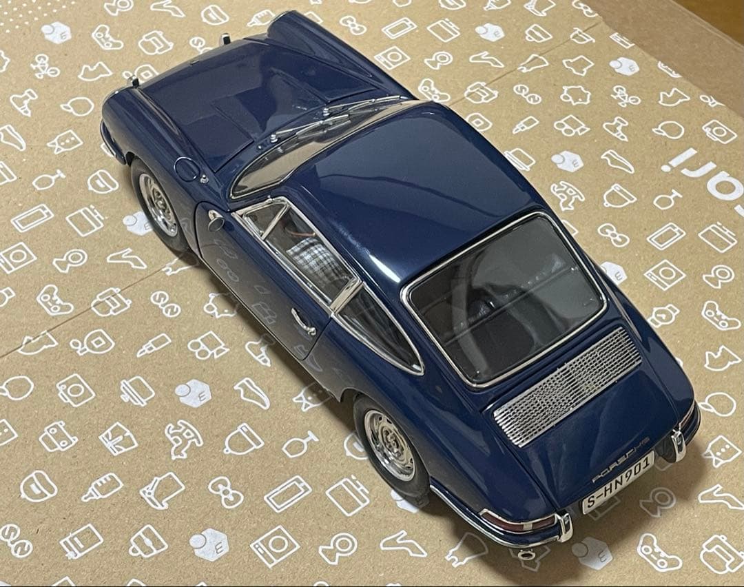 CMC 1/18 ポルシェ 901 1964 クーペ アイボリー　M-067