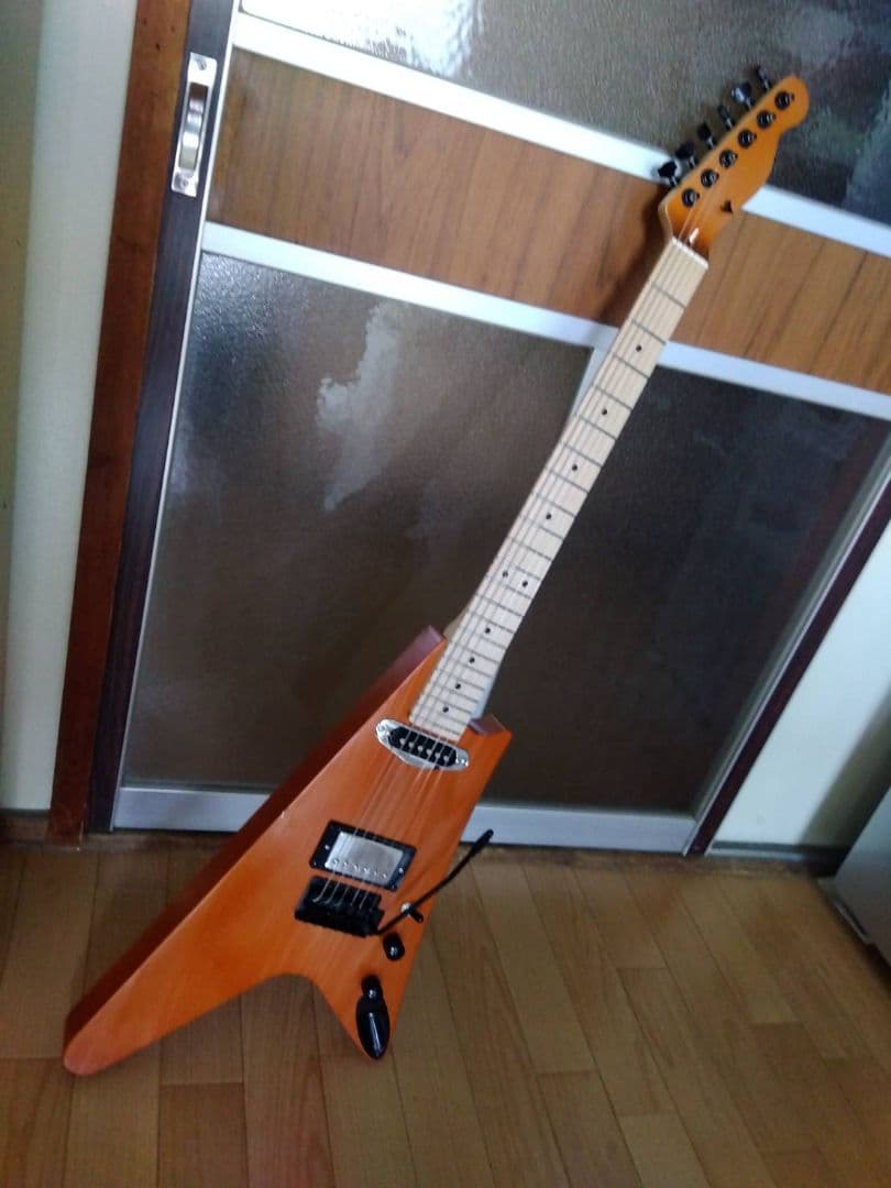 こ*き様 フライングVスタイル エレキギター オレンジ