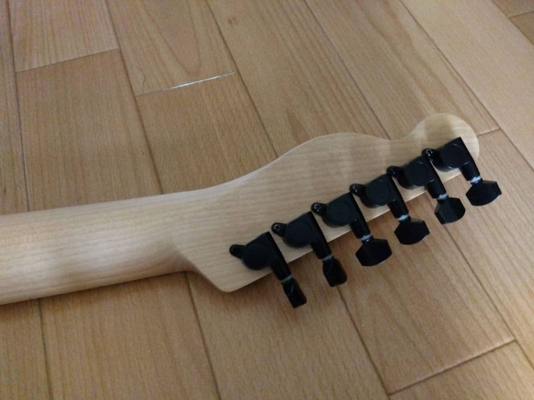 こ*き様 フライングVスタイル エレキギター オレンジ