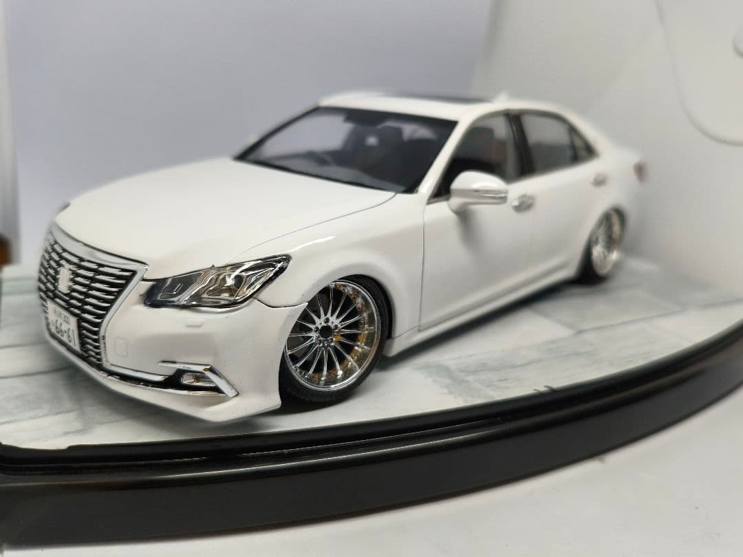 プラモデル　トヨタ　クラウンロイヤル　1/24　　完成品　VIP　シャコタン