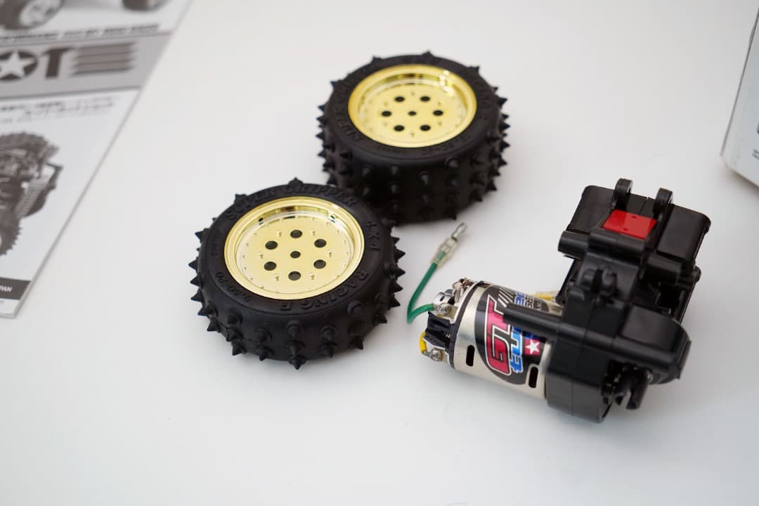 タミヤ 1/10電動RC レーシングバギー「スーパーホットショット」