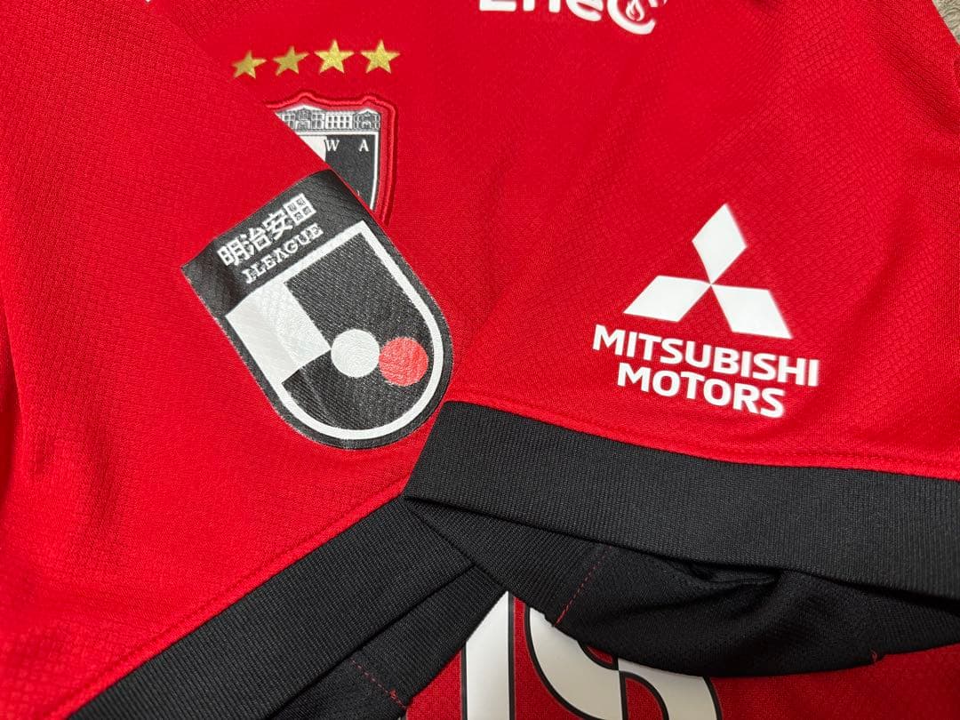 【新品未着用】浦和レッズ 2025ユニフォーム ホーム 松本泰志 サイン入りXL