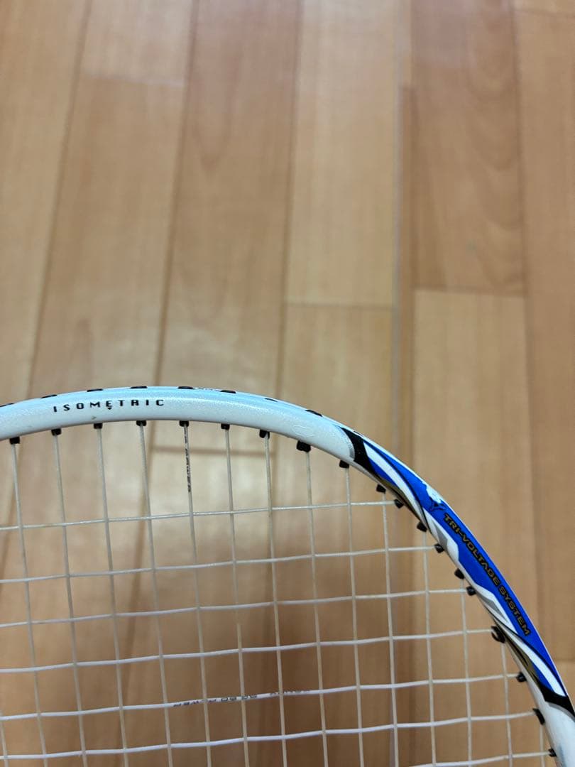 バドミントンラケット　ヨネックス ボルトリック60 4U