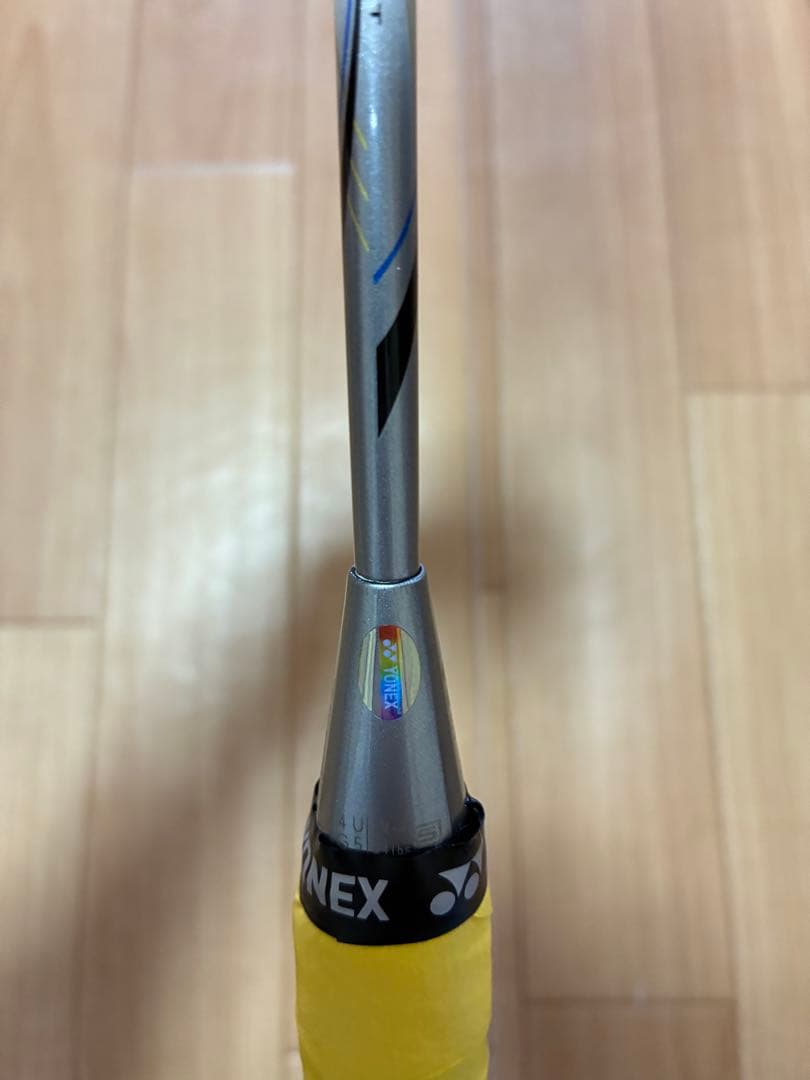 バドミントンラケット　ヨネックス ボルトリック60 4U