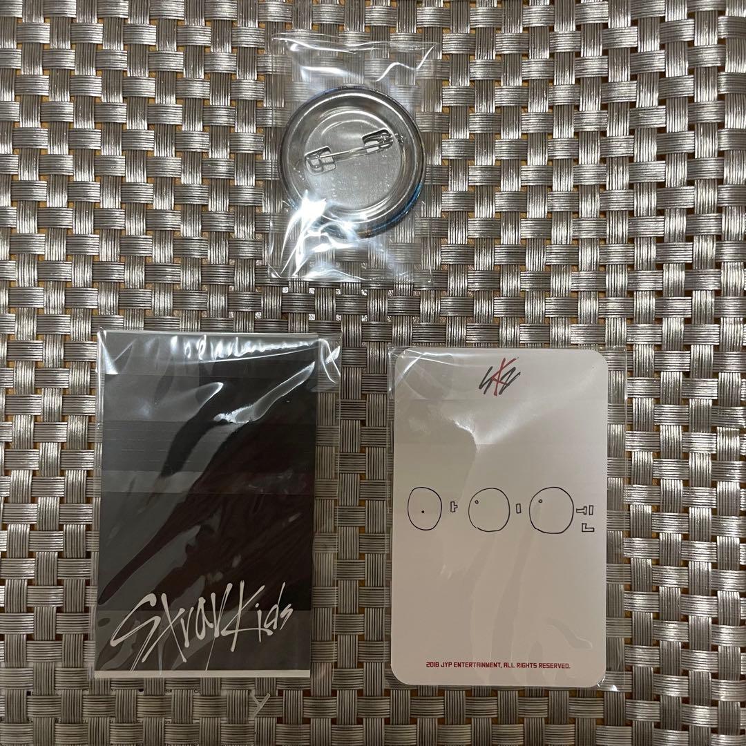 スキズ アイエン デビューショーケース トレカ 缶バッジ