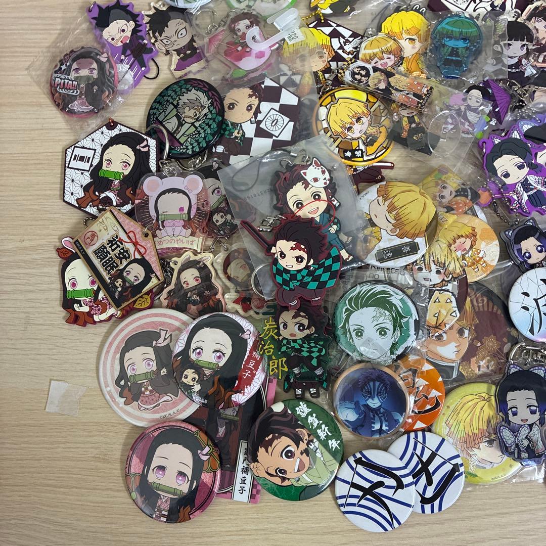 Demon Slayer 鬼滅の刃 缶バッジ ストラップ グッズセット