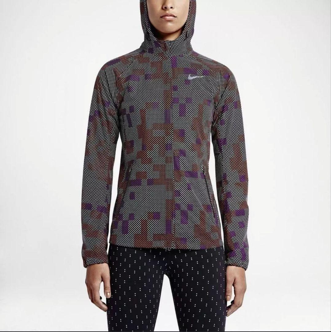 レディース Nike シールドウィンドブレーカー ナイロンジャケット