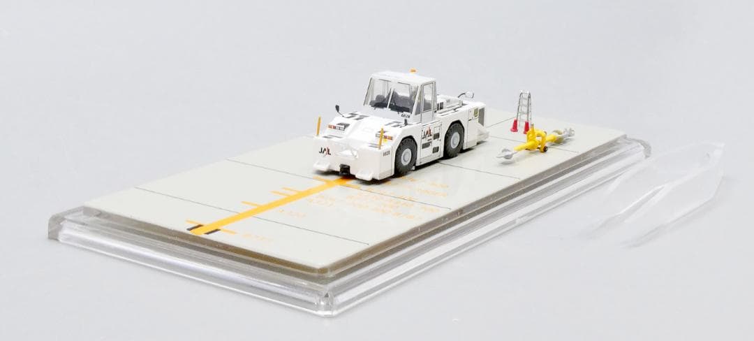 JC Wings 日本航空（JAL） 1:200 トーイングトラクター