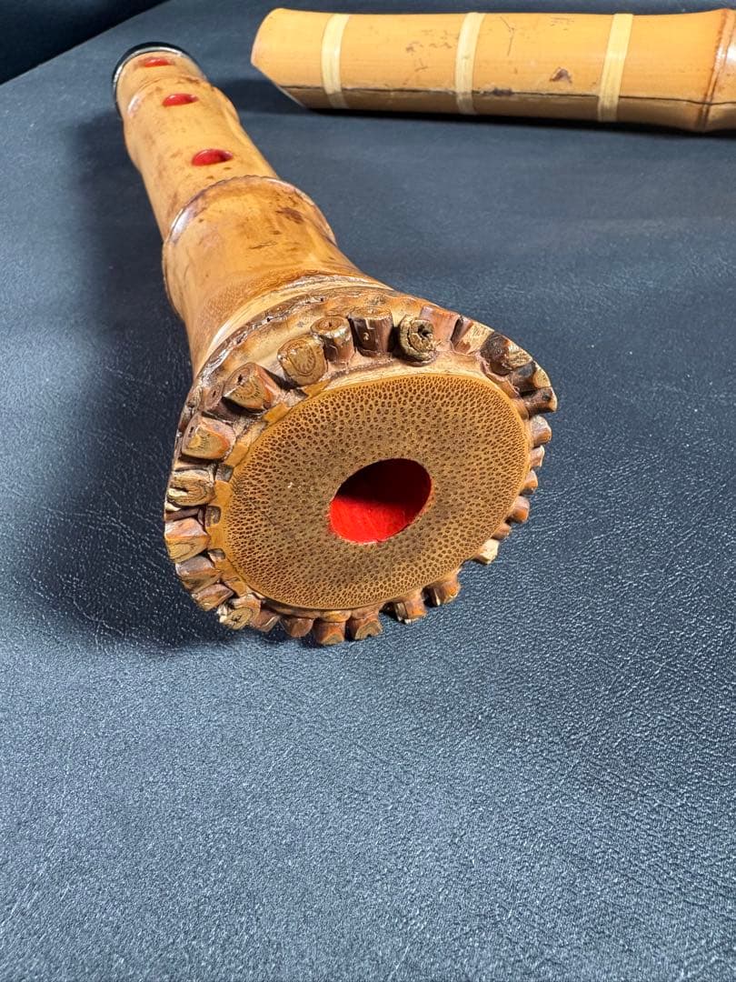 C081 高級 尺八 一尺八寸（約54.5cm） 根掘り 竹製 二つ折 管内朱塗