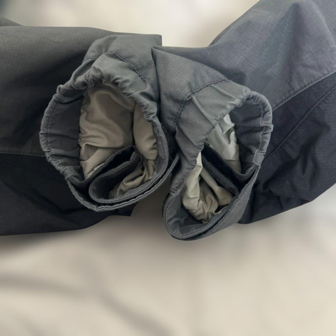 【美品】モンベル　スキーウエア　ダウンジャケット　Mサイズ　グレー　ブラック