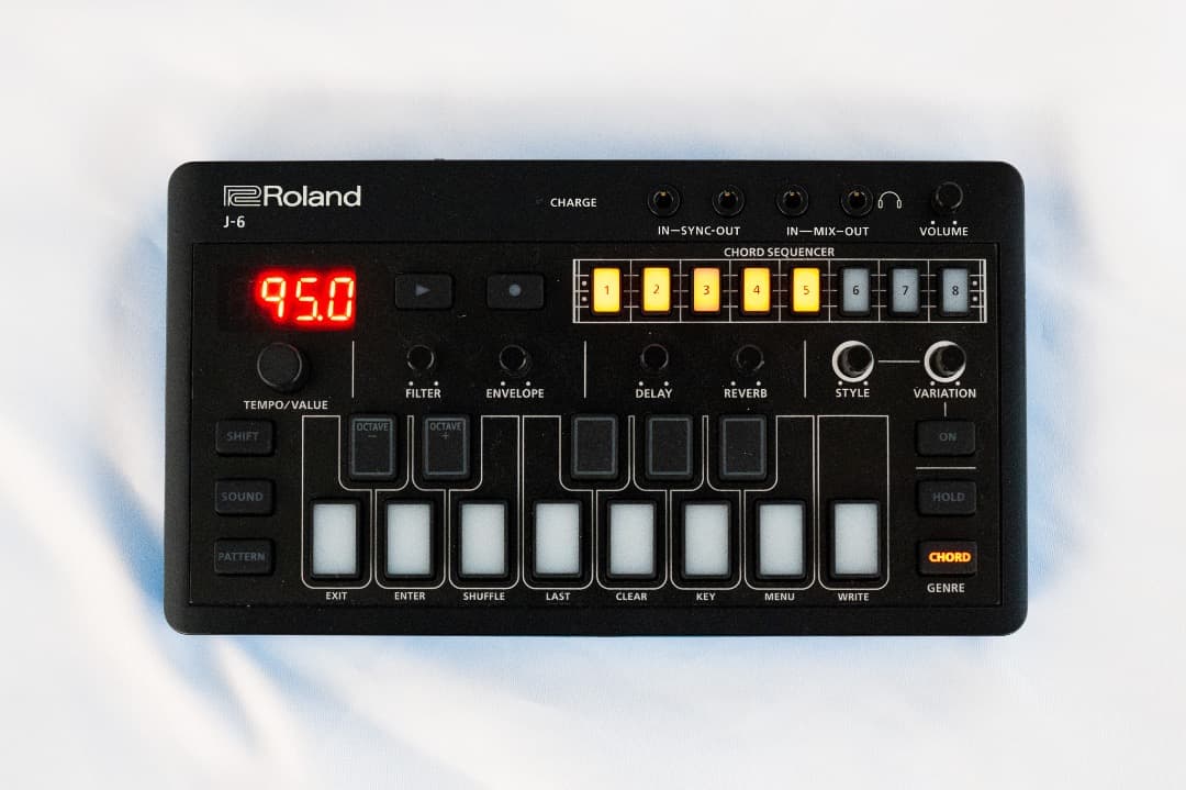 鍵盤楽器 Roland J-6 Chord Synthesizer