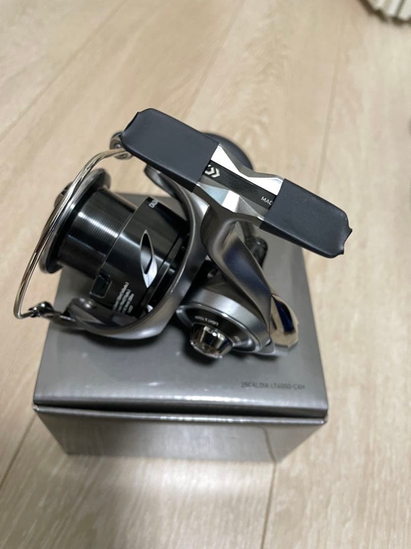 ダイワ 25カルディアLT4000-CXH 箱だしのみ新品