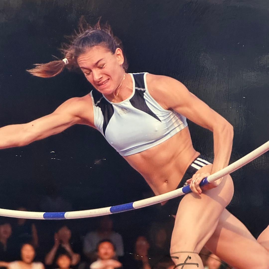 ★1725 エレーナ・イシンバエワ 直筆サイン ボード写真 日刊スポーツ