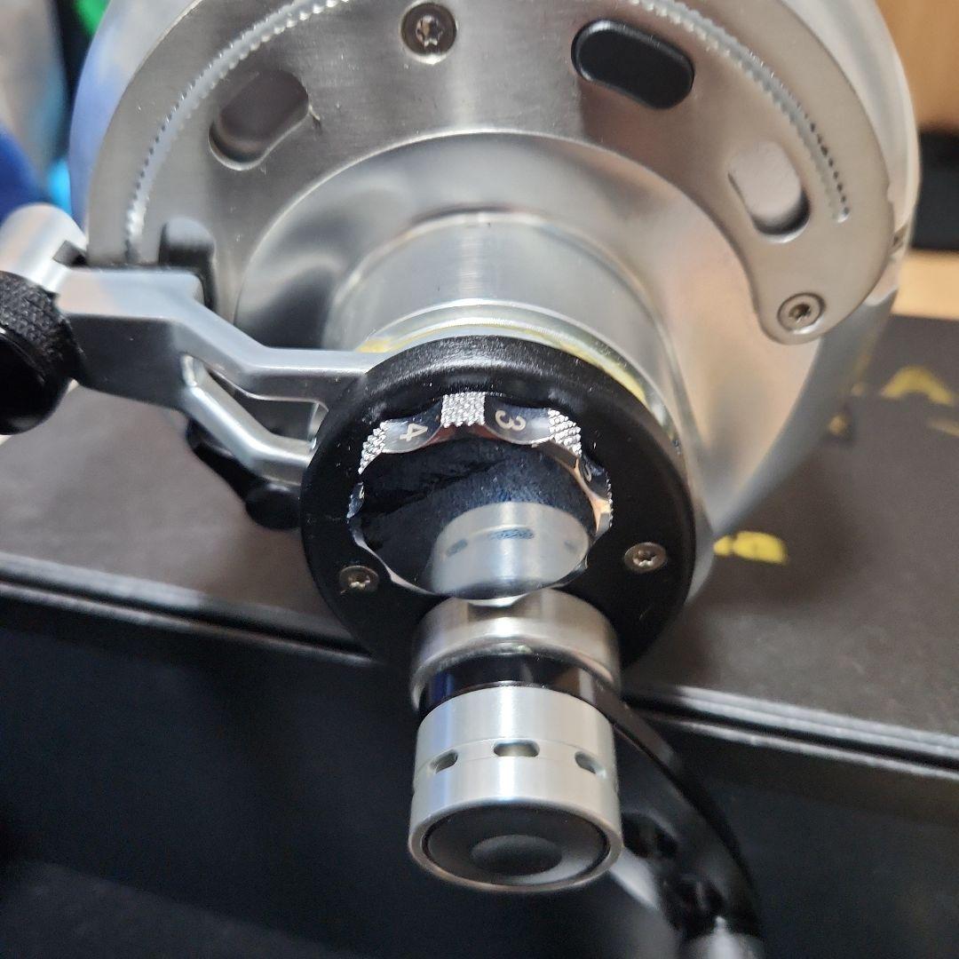 マカイラ 80WIISE-Q-SILVER リール