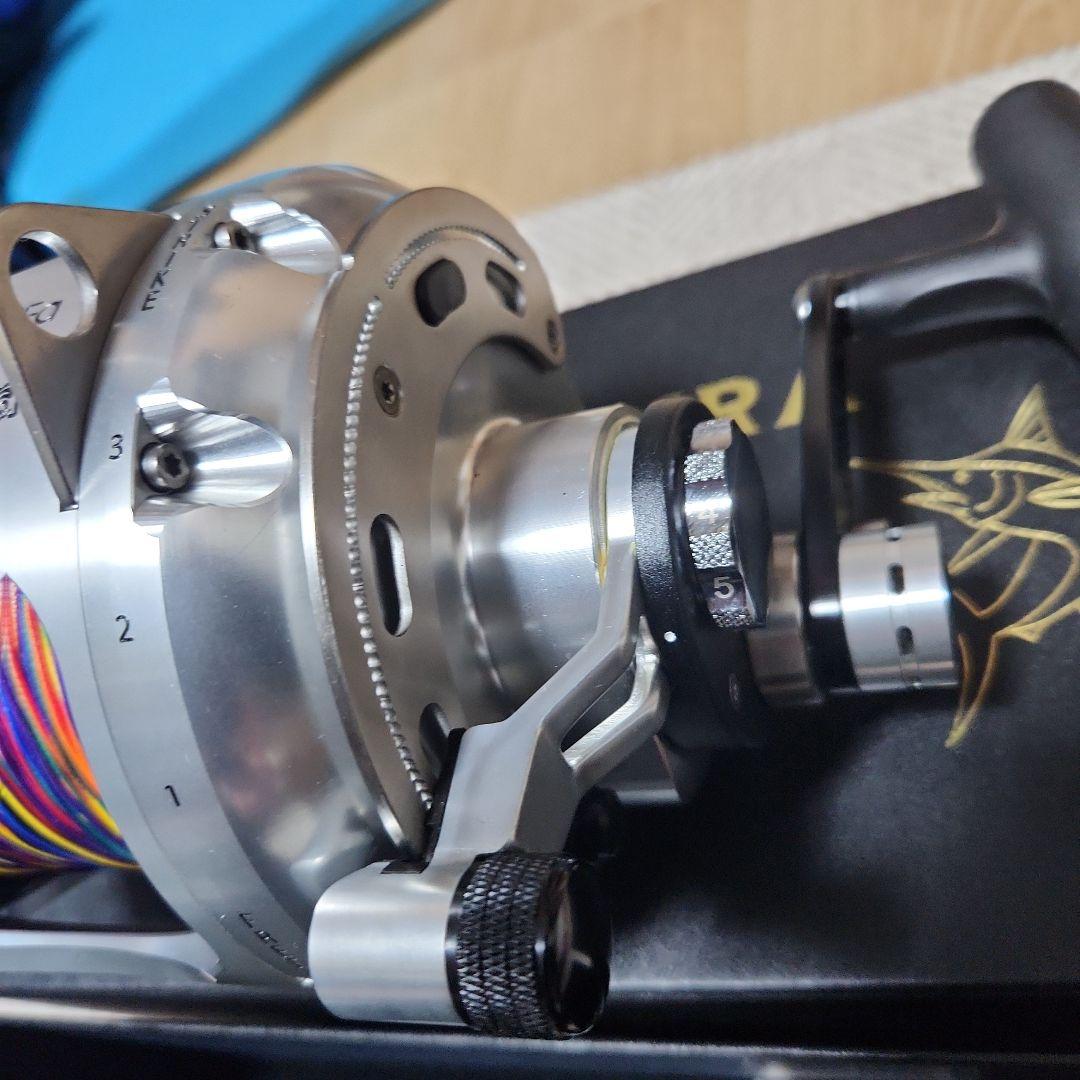 マカイラ 80WIISE-Q-SILVER リール