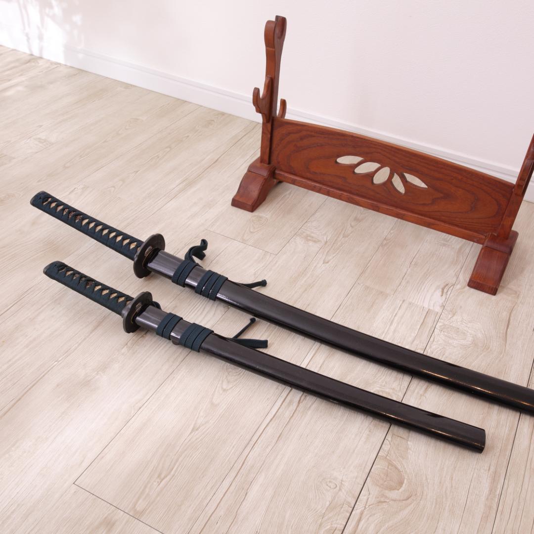 模造刀 日本刀 大小セット 黒柄 木製刀掛け(刀置き)・収納袋セット