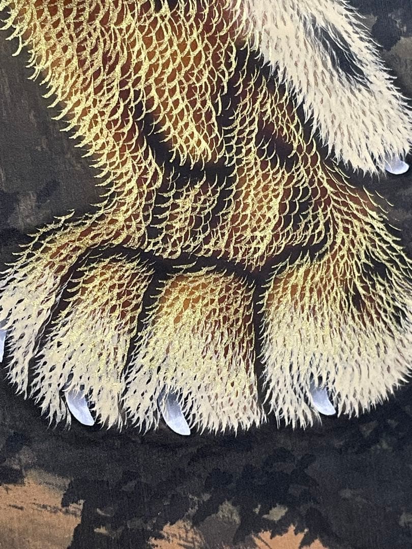 掛軸 龍山筆『猛虎図』肉筆 絹本 厄除け 縁起物 箱付 緻密描写