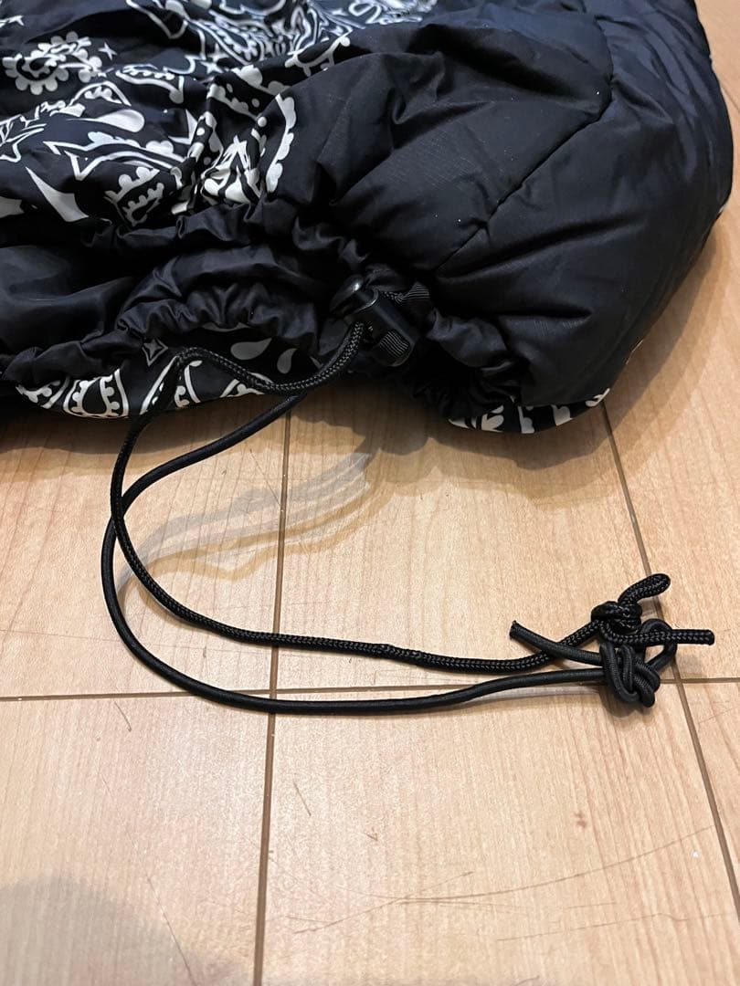 ノースフェイス　シュプリーム　寝袋　Supreme バンダナ柄　ブラック