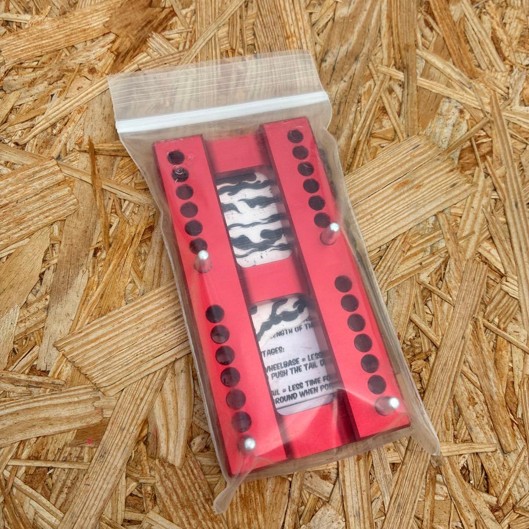 Chems Skateboard Wheelbase Mod Tool　赤