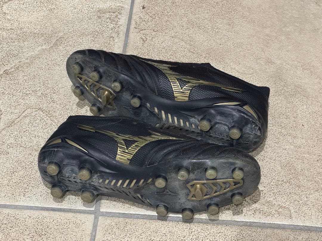 モレリア NEO 4 β ミズノ　サッカースパイク　24センチ　中古