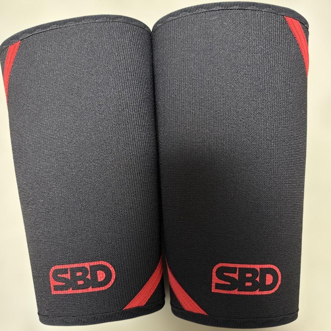 SBD Lサイズ ブラック/レッド　 ウェイトリフティングニースリーブ